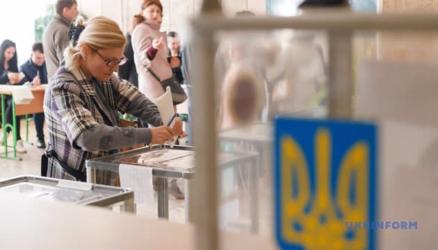 Ukraine's Ministry of Foreign Affairs indicated that the current 104 voting districts abroad are inadequate for the upcoming post-war ele...