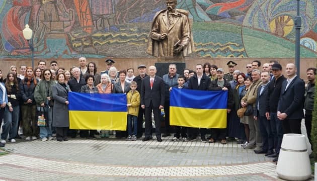 A ceremony in Tashkent, Uzbekistan, honored the 212th anniversary of Ukrainian poet Taras Shevchenko, attended by diplomats and members o...