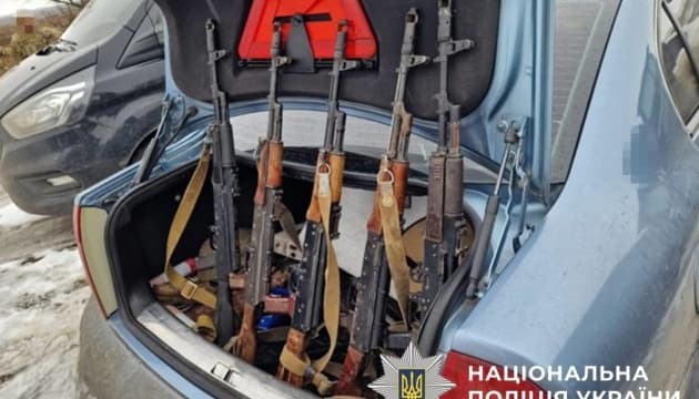 Ukrainian law enforcement has apprehended eight individuals suspected of trafficking 'trophy' weapons, including automatic rifles and gre...