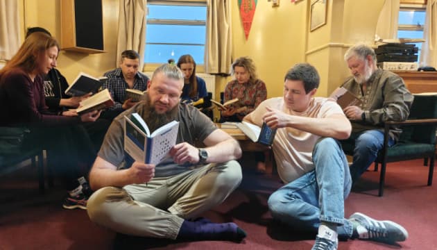 Ukrainian PEN has initiated a collaboration with the National Antarctic Scientific Center by providing books to the library of the Vernad...