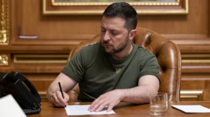 Ukrainian President Volodymyr Zelenskyy announced the postponement of trilateral talks with Russia and the United States, originally sche...